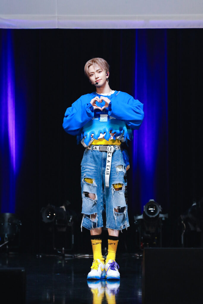 07-REO-683x1024 【オフィシャルレポート】 aoen(アオエン)Debut Single SHOWCASE「青い太陽 (The Blue Sun)」開催 〜冠番組「今日もaoen頑張ります!」が日本テレビ系にて放送開始決定!