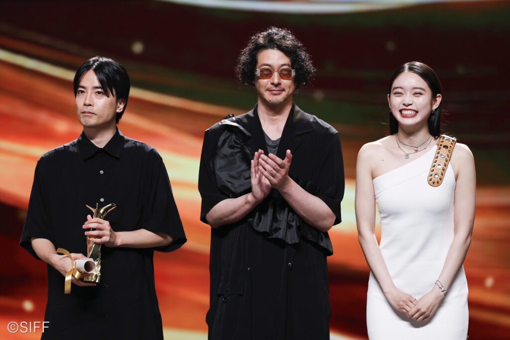228321_0621受賞式②-1024x683 髙石あかり、オダギリジョーとともに"初"の上海国際映画祭 「自分の俳優人生にとってすごく大切な作品」 映画「夏の砂の上」が"審査員特別賞"受賞