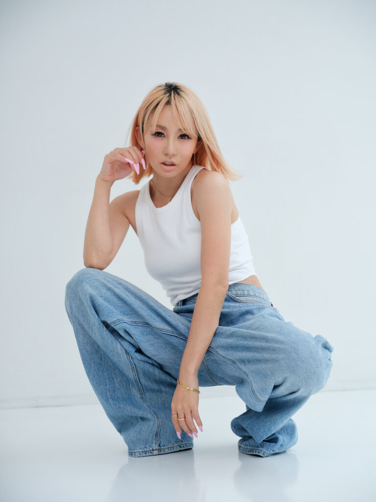 2025_04_03_Beauty_1379-768x1024 デビュー25周年アニバーサリーイヤー中の倖田來未。 “42歳。キレイは褒めて伸ばす!ありのままの倖田來未の今’’が写し出されたビューティ本「倖田的ビューティ(BEAUTY)」が発売! さらに、新規購入者特典でのスペシャルトークイベントが開催決定!