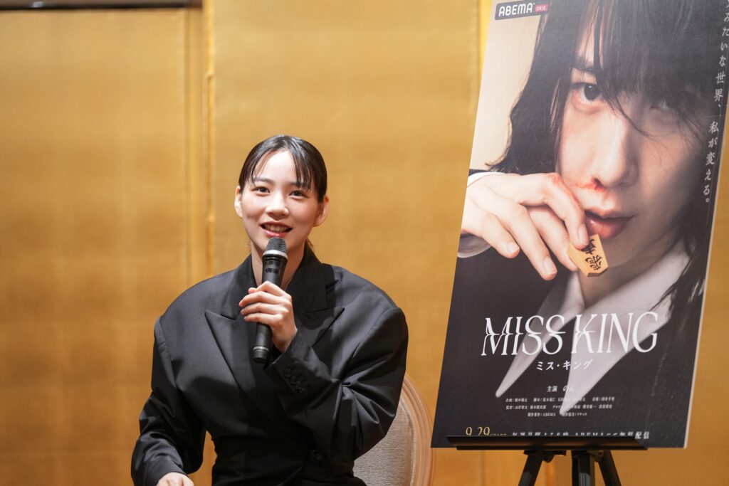 7-1024x683 ABEMAオリジナルドラマ『MISS KING / ミス・キング』主演・のんが第18期マイナビ女子オープン福間香奈女王就位式」にサプライズ登壇！