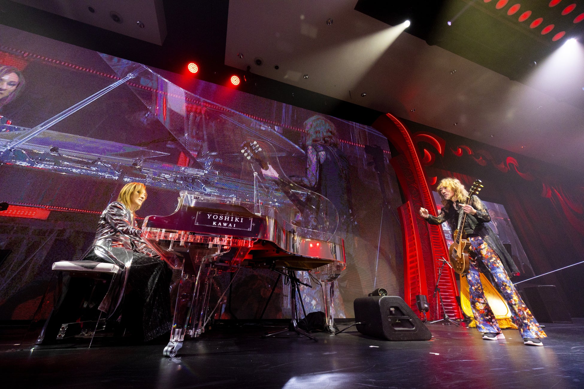 21123-568-ef7a3545f8e05184703c4359425721e7-3900x2600-1 YOSHIKI、3度目の首の手術を乗り越え “世界一豪華なディナーショー”全10公演を完走 右手を負傷しながらもステージに立ち続け、PATAサプライズ出演で歴史的一夜に